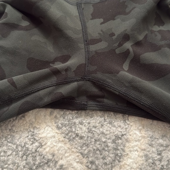 Lululemon Align Crop *21" in Incognito Camo Multi Gator Green - Picture 4 of 9